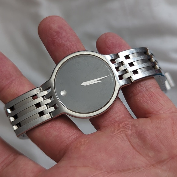 Classic Movado men's watch - Picture 1 of 3